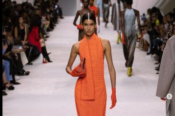 Kim Jones hadirkan keanggunan abadi untuk Fendi di Milan Fashion Week