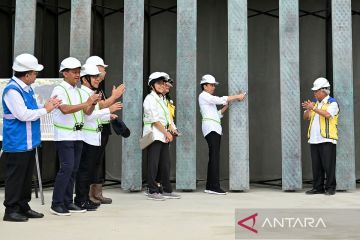 Presiden Jokowi pasang bilah pertama Garuda di Kantor Presiden IKN