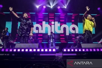 Kahitna tampil di Pestapora 2023