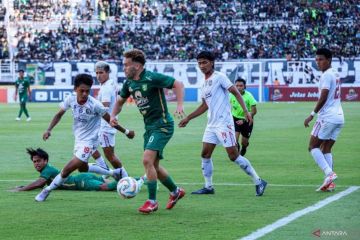 Pelatih Arema akui banyak belajar saat timnya kalah lawan Persebaya