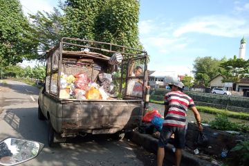 Kecamatan Selaparang Mataram konsep awig-awig larang buang sampah