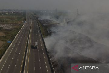 Pengguna Tol Cibitung-Cilincing terdampak asap sisa kebakaran TPS ilegal