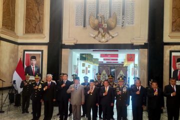 Prabowo beri penghargaan Dharma Pertahanan kepada Habib Luthfi