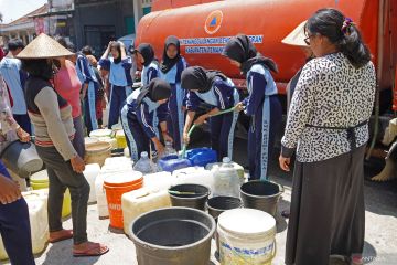 Pelajar bantu salurkan bantuan air bersih