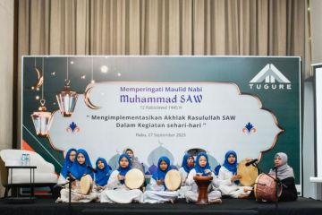 Sambut Maulid Muhammad, Tugure berdonasi