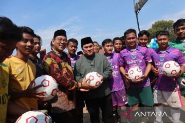 Ketua Umum PSSI buka coaching academy untuk santri di Jombang