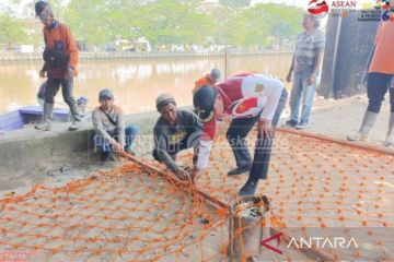 Pemkot Samarinda pasang jaring sampah di Sungai Karang Mumus