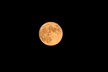 Bulan purnama saat Festival Pertengahan Musim Gugur di Timur Tengah