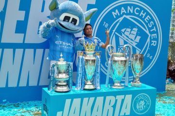 Ribuan suporter Manchester City padati "Treble Trophy Tour"