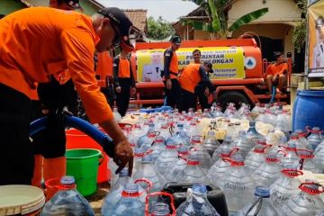 Pemkab Bogor dan Pemkab Pekalongan distribusikan air bersih