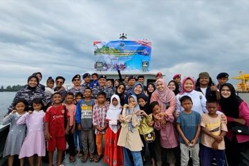 Lanal Lhokseumawe ajak anak-anak pesisir Pusong kenali peran TNI AL