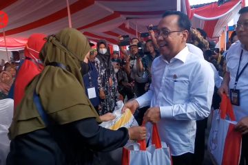 Mensesneg bagikan bantuan beras untuk 500 KPM di Sukoharjo