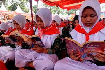 Pekalongan gerakkan aksi membaca buku 15 menit