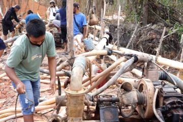 Rusak lingkungan, warga tutup paksa tambang pasir ilegal di Batam