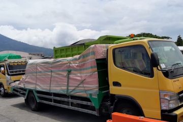 Muatan truk barang di Pelabuhan Ternate dibatasi maksimal 15 ton