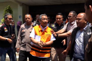 Wali Kota Bandung Non Aktif Yana Mulyana hadiri sidang perdana tipikor