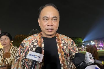 Menkominfo akui nyaman sehari-hari pakai batik