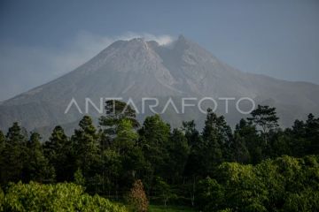 BPPTKG sebut kubah barat daya Gunung Merapi bertambah tinggi