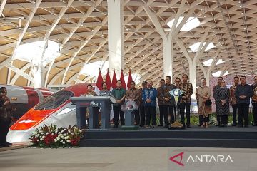 Jokowi sebut kereta cepat bukti ketidaktakutan belajar hal baru