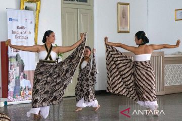 Peringatan hari batik nasional di Yogyakarta