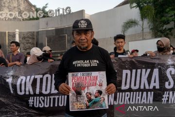 Humaniora kemarin, Jokowi ajak bangga berbatik dan setahun Kanjuruhan
