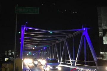 Jembatan III Palu sangat indah di malam hari dengan lampu warna-warninya