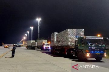 Sebanyak 111 ton logistik MotoGP Mandalika tiba di Bandara Lombok