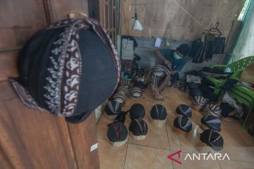 Kerajinan belangkon di Klaten