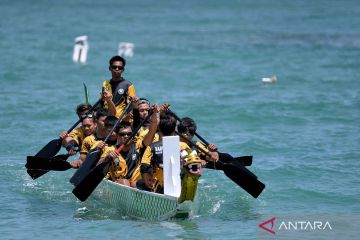 Kejuaraan perahu naga Festival Bahari 2023