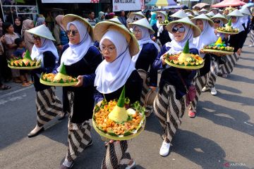 Grebeg Maulid Kirab 1.000 Tumpeng