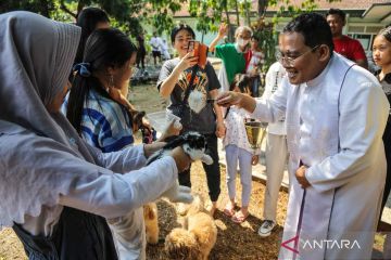 Tradisi pemberkatan flora dan fauna