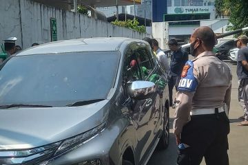 Sopir taksi online meninggal dunia dalam mobil di Jalan Tendean