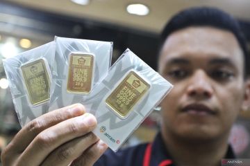 Harga emas batangan Antam Rabu pagi turun Rp8.000 per gram