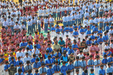 Siswa dan guru melaksanakan shalat minta hujan di Kudus