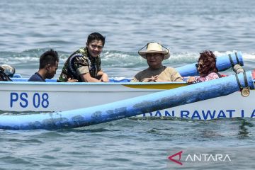 Prabowo berikan bantuan 10 perahu untuk nelayan