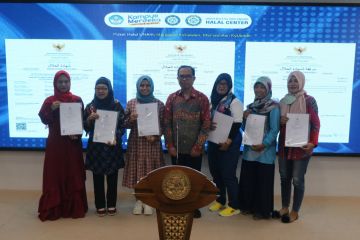 Pusat Halal Unair serahkan 1.974 sertifikat gratis untuk UMKM