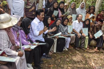 Penyerahan sertifikat tanah eks hak guna usaha di Ciamis