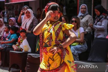 Lomba peragaan busana batik di Pasar Johar