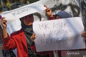 Pengunjuk rasa tuntut MK netral