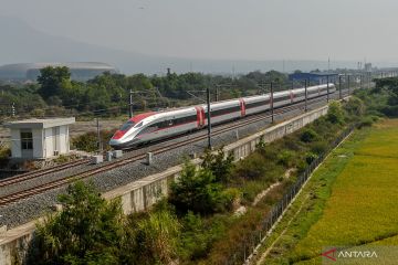 Mahasiswa Indonesia  bagikan kisah  kereta cepat di China