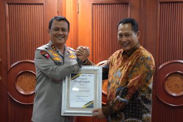 Kapolda Banten dapat penghargaan dari Dirut Perum Bulog