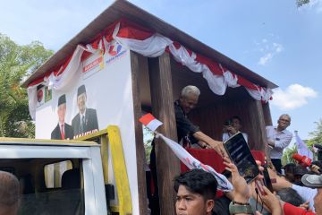 Ganjar-Mahfud dan pendukung mulai tinggalkan KPU RI