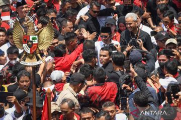 Pasangan Ganjar-Mahfud resmi mendaftarkan diri ke Kantor KPU RI