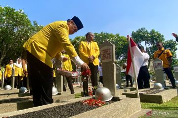 HUT Ke-59 Golkar, Airlangga berziarah ke TMPN Utama Kalibata