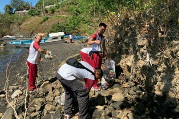 Polairud Polda Sulut laksanakan "Sapu Bersih Sampah Laut" di Bitung