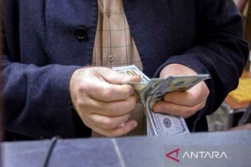 Dolar hampir datar seiring turunnya sentimen konsumen AS