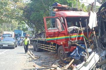 Polisi tangani truk yang tabrak sejumlah warung di Kabupaten Semarang