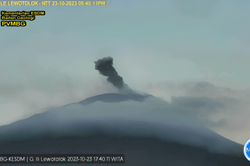 PVMBG catat dua kali letusan di Gunung Ili Lewotolok