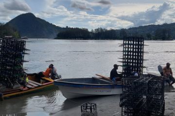 Dinas Perikanan Jayapura melibatkan masyarakat menjaga ekosistem laut