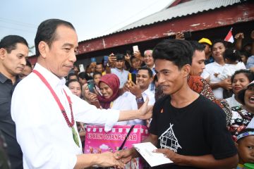 Presiden tinjau Pasar Ibu hingga SMK di Sumatera Barat